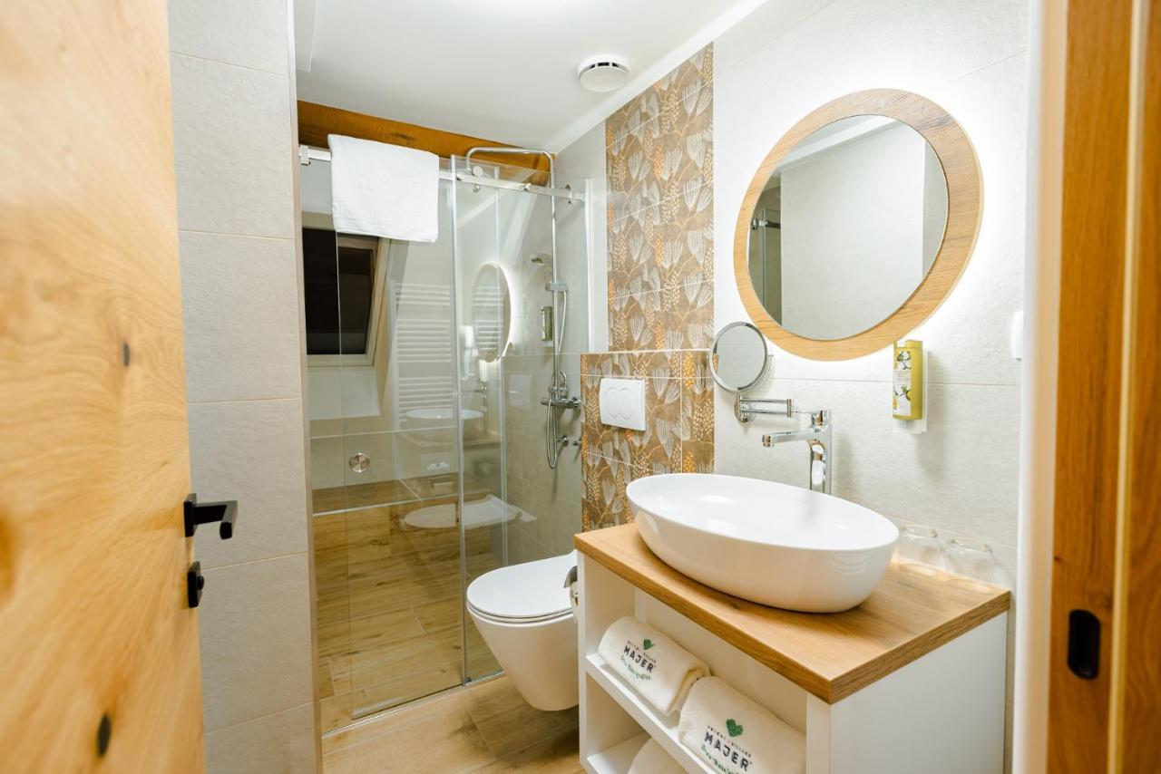 Resort Village Majer Gradac Eksteriør billede