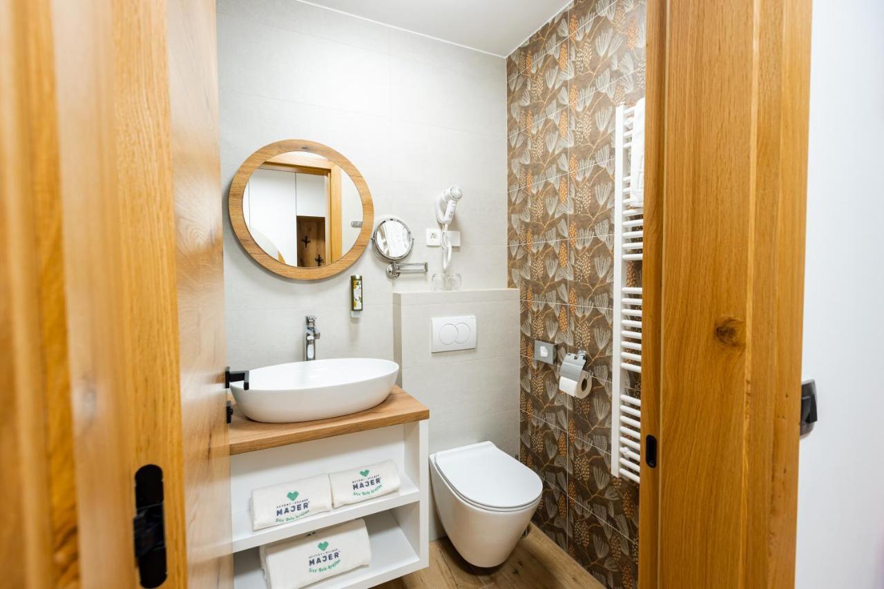 Resort Village Majer Gradac Eksteriør billede